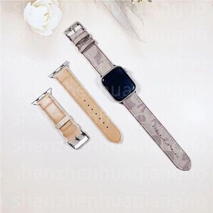 Titta på band 44mm för Apple Watch 8 Ultra Strap 49mm 38mm 41mm 45mm Iwatch 2 3 4 5 6 SE 7 Series Luxury Designer Leather Armband Smart Straps For Men Women