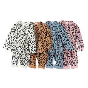 Pijamas Primavera Autumn Pijamas Conjunto de 2 peças 2 peças Impresso para o leopardo de pijamas Lounge Lounge Cotton meninos roupas de meninos 0-6 anos 2303331