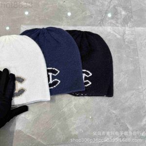 Beanie/Skull Caps Designer Wind Embroidery C Letter Wool Hat Kvinna Autumn Winter Fashion Sticked Cold Male 3H5K