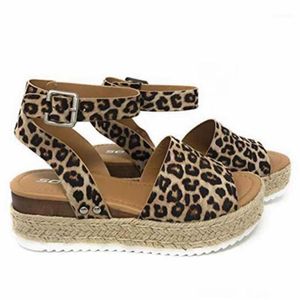 Klädskor sommarmuffin med spänne sandaler kvinnlig leopard rep vävt wedge casual mode1