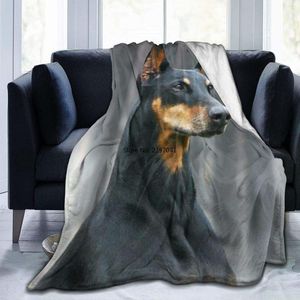 Koce luksusowy koc rzutowy przez cały sezon moda niemiecka Doberman Pinscher Plush na salon sofa do domu