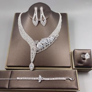 Correntes Trendência da moda Brincos de colar de stromestão Brincos de braceletes Conjunto de anel de noiva Jóias de casamento Ornamentos por atacado