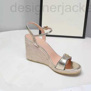 Sandalen Ledersandalen der Designer-Frauen Verkaufsbrief schwarz und weiß zwei Sommer Metall Devi High Heel Sandale Mädchen 8cm 11 Farbe MZD3