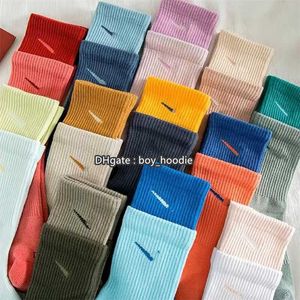 Mens Socks Women Men High Quality Cotton All-match Classic Ankle Hook Breathable Black and White Mixing Football Basketball Sports Sock EY7D