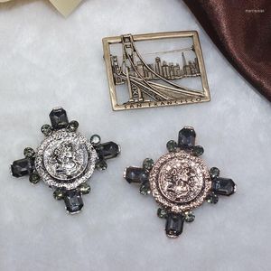 Brooches Pins 2023 Creative Fashion Baroque Style Relief Retro Women's Coat Accessories Brooch Marc22