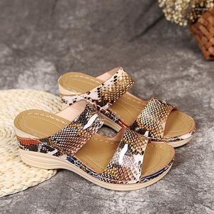 Slipare Kvinnors sandaler Öppna Toe Slipper Utomhuskilar Bekväma Flip Flop Serpentine Platform Fish Mouth Orthopedic Wedge