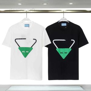 メンズTシャツ人気の高級メンズデザイナーティーを着るサマーラウンドネックスウェットTシャツ屋外通気性コットンプリントコート愛好家の服C8GT