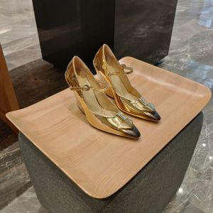 Kadın Ayakkabı Fırçalanmış Deri Pompalar Pist Göster Tıknaz Kama Topuklu Logo Mary Jane Logo-Plaque Milan Moda Haftası Tarzı Vogue Modellerie