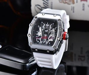 Новая модная мужская часа Montel Man Silicone Band Quartz Watch Men's Fashion Waterpropect Sports Luxury Men's Lei Lojie Man