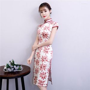 Ropa étnica Vestido tradicional chino rojo Seda de mujer Cheongsam Vintage Qipao Verano Manga corta Fiesta de flores