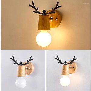 Lampade da parete Nordic Antler Lamp Modern Deer Led Sconce Camera da letto Luci da comodino per la decorazione domestica Luce a specchio Loft industriale