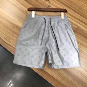 Moda de verano para hombre Pantalones cortos de diseñador Secado rápido SwimWear Tablero de impresión Pantalones de playa Hombres Swim Short Tamaño asiático M-XXXL pantalones cortos impresos