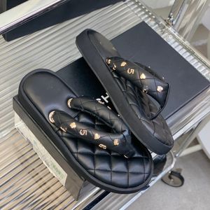 Latest Beige Black Calfskin Gold Charms Quilted Thong Sandal Women Padded Pool Slides Pillow Soft Platform Mules Thick Bottom Flip Flops Slip on Sliders