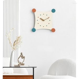 Wall Clocks Nordic Light Luxury Creative Household Simple Fashion Living Room Decoration Clock Walnut Pointer Decor