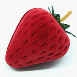 Bolsas de joias 100pcs/lote de desenho animado Velvet Strawberry Ring Box rejeitando a estação de armazenamento de casamento, exibição de rack por atacado