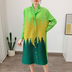 Vestidos casuais yudx miyake plissout moda moda pérola casaco de lapela 2023 primavera verão dobras saia de vento verde tamanho grande vestido feminino