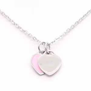 Modedesigner Love Heart Gold Pendant Halsband Titanium Steel Silver Pated Multicolor Luxury Classic Diamond Halsband för kvinnors långkedjiga smycken gåva