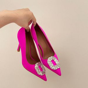 Scarpe eleganti Designer casual Sexy Lady Fashion Women Fucsia Satin Punta a punta Fibbia in cristallo Tacchi alti Stiletto Stripper Party Pumps