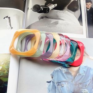 Bangle Ujbox 1pc nunca desbotado quadrado multicolor Clear acrílico resina Lucite resina à prova d'água Bracelete feminina Jóias de pulso verão