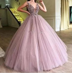 Платье quinceanera Princess Pink Crystal Deep V-образное мяч с тюлью плюс размер Sweet 16 Debutante Party День рождения vestidos de 15 Anos 96