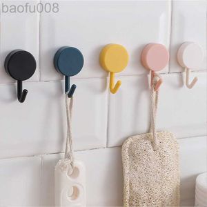 Robe Hooks 5PCS Self Adhesive Wall Hook Strong Without Drilling Coat Bag Bathroom Door Kitchen Towel Hanger Hooks Home Storage Accessories W0411