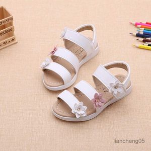 Sandali Nuovi sandali per ragazze Fiori Dolce morbido Moda carino Scarpe da spiaggia di alta qualità Bambini Estate Principessa floreale Sandali per bambini Compleanno