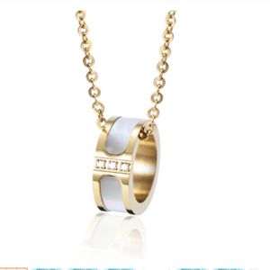 Luxury Shell Necklace Designer Pendant Necklace Women's Korean Version Simple Fashion Fritillarbone Halsband Alla hjärtans dag gåva 18K guldpläterad halsband
