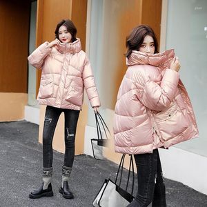 Kvinnors dikerockar 2023 Ankomst Kvinnor Winter Jacket Shining Fabric Cotton Padded Warm Thicken Short Coat Parka Parka Kvinna