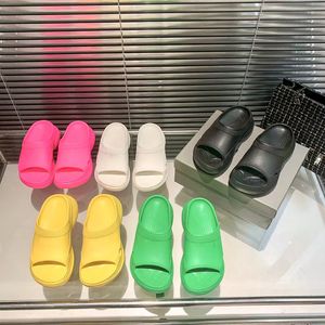 Sandały krokoszeny projektant damskich Paris basen slajdy kapcie męskie platforma pleśni slajd sandał gumowe trampki luksusowe mężczyzn kobiety płaskie letnie klapki butów