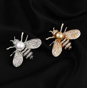 Klassiska delikat berömda varumärkesdesignserier Brosch Women Little Bee Brosches Crystal Rhinestone Pin Brosch Smyckespresenter för tjej