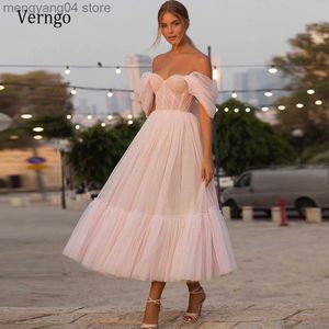 Abiti da festa Verngo Blush Pink con spalle scoperte Dot Tulle Abito da sposa corto con maniche Elegante abito da sposa lunghezza tè per il ricevimento della festa T230502