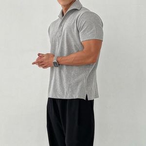 メンズTシャツLuclesamam Men's Lapel Polo短袖シャツシルキーエラスティックフィットネストップ2023夏のトレンドカジュアル男性ルーズTシャツ