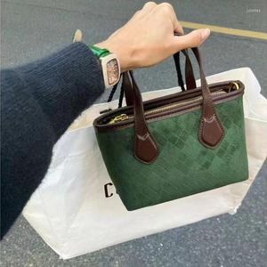 Kvällspåsar liten fyrkantig väska för kvinnor vintage designer lyx axel messenger mini präglad rutig hink handväskor 2023