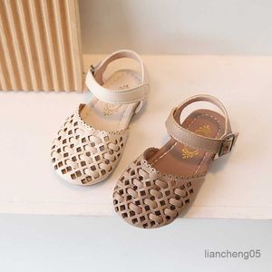 Sandaler Summer Girl's Sandals Hollow-Out Soft Leather Children Sliders Black Khaki Fashion Comfy Flexable Kids Flat Shoes