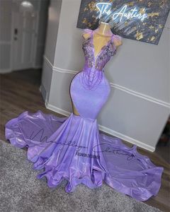 セクシーな紫色のマーメイドロングウエディングドレス2023 Vネックビーズクリスタルタッセルfeatehrsバースデーパーティーガウンローブデバルコートトレイン