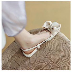 الصنادل الخيالية على غرار Baotou Back Strap Sandal Female 2023 Propostile Square Head Bow Shalow Mary Mary Jane Single Shoe