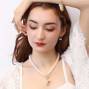 Hänghalsband lyxiga design pärlor choker halsband kvinnlig oregelbunden guldfärgpärla för kvinnor ot lås 2023 modesmycken