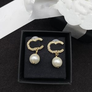 Klassisk C Earing Letter Designer Fashion Ccity Stud Earring For Lady Women Party Jewelry Pearl Gold Earrings Wedding Engagement Woman Gift Y64