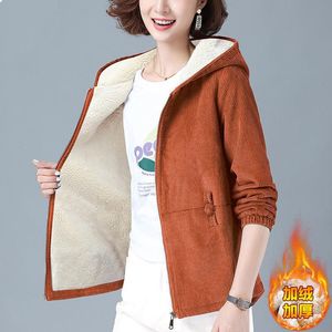 Trench e Impermeabili Cappotto di Inverno Delle Donne 2022 Nuovo di Mezza Età Madre Cappotto di Velluto a Coste Allentato Giacca con Cappuccio Autunno Casual Aggiungere Cappotti di Velluto 4XL C