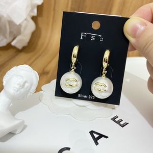 Orecchini pendenti con perle pendenti Charm Designer Love Jewelry Orecchino 2023 Primavera Nuovi orecchini placcati oro 18 carati Regali da donna di lusso Gioielli per la famiglia all'ingrosso