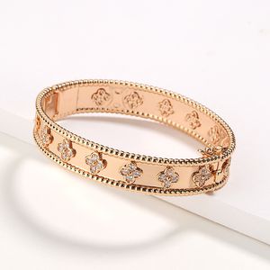 designer bracelet Signature bracelets Van Clover Bracelet Four-leaf kaleidoscope three-color Gold Diamond Bangle for women Valentine's Designer designer jewelry