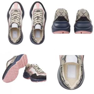 Designer rhyton skor multicolor sneakers män kvinnor tränare vintage chaussures plattform daglig sneaker jordgubbe mus munsko enkelhet