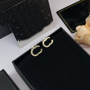 Роскошная буква C Серьговая модель Дизайнер CCITY Скажи для леди -женских ювелирных украшений Жемчужные золотые серьги свадебная обручальная женщина подарок