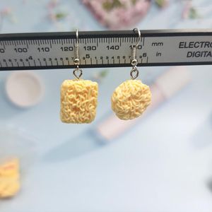 Dingle örhängen 1Pair Fashion Simulated Instant Noodles for Girl Women Creative Food Geometric Pendant Earings Jewelry EP106