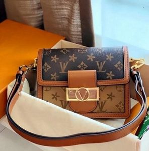 2023 Dauphine Handbgs toppkvalitet Kvinnor Väskor Tygväska Handväska Totes Womens ryggsäck Kvinnor Purses Brown Flower Leather Clutch mode plånbokspåsar