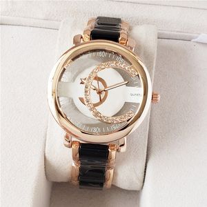 ファッションフルブランドの腕時計女性ガール中空アウトクリスタルダイヤモンドスタイルスチールバンドクォーツ高級ロゴ時計 CH 07