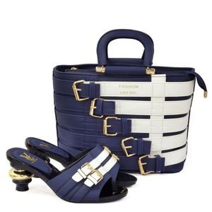 Scarpe eleganti di alta qualità 2023 Design italiano da donna africana e borsa da abbinare in colore blu navy Nigerian Lady Matching Hand
