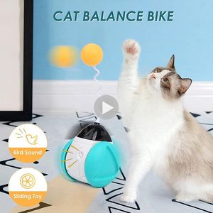 Brinquedos 2022 novos brinquedos de gato interativo tumbler balanço brinquedos para gatos equilíbrio carro gato perseguindo brinquedo com produtos engraçados para animais de estimação para dropshipping