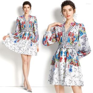 Arbetsklänningar Original Design Restoring Ancient Ways Spring/Summer 2023 Deep V-Neck Printed Lantern Sleeve Long Dress