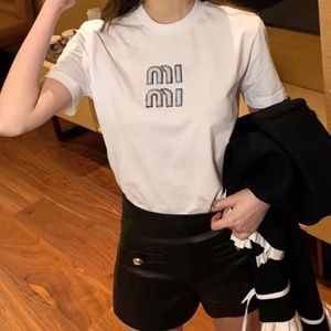 MI2023 nova camiseta do designer de moda feminina de alta qualidade monograma Vara pano bordado moda temperamento manga curta T-shirt.